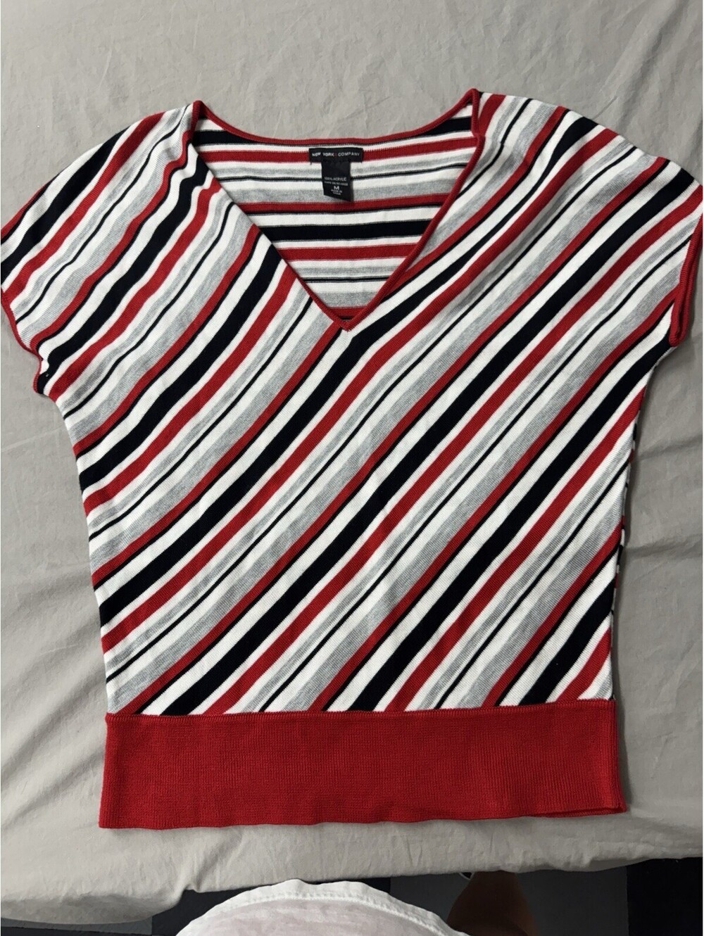 New York & Company Red White Multi-Stripe V-Neck Blouse Women's Size Medium